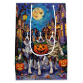 Border Collie Honden Trick-or-Treating in Hallowee Medium Cadeauzakje (Achterkant)