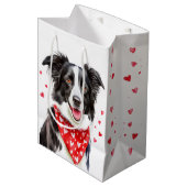 Border Collie Red Heart Bandana Kerstmis Medium Cadeauzakje (Voorkant Gekanteld)