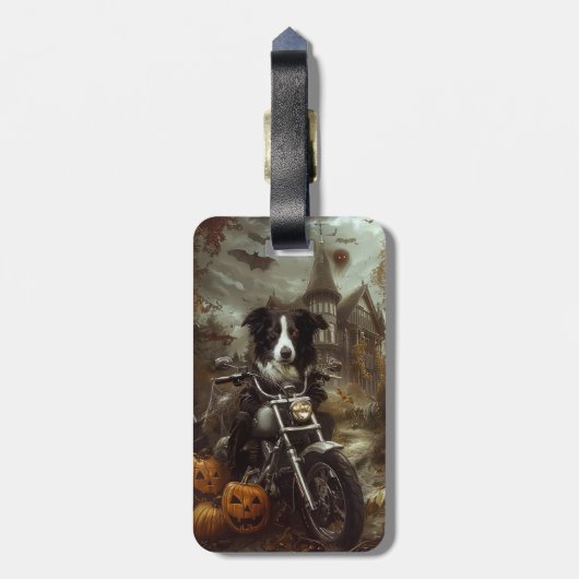 Border Collie Riding Motorfiets Halloween Eng Bagagelabel (Achterkant verticaal)