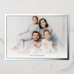 Border Hanukkah Silver Photo Folie Feestdagenkaart<br><div class="desc">Een eenvoudig,  maar luxueus vakantiekaartontwerp met uw foto's,  persoonlijke begroeting omringd door een elegante folie gedrukte rand.</div>