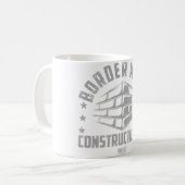 Border Wall Construction Co. T-shirt Grappig Medew Koffiemok (Voorkant links)