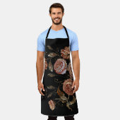 borduurwerk: rozen op zwart. schort (Gedragen)