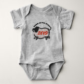 Born in Chinese Pig Year New Baby F Bodysuit (Voorkant)