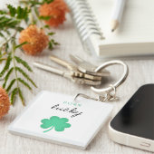"BORN LUCKY SHAMROCK" DUBBELE ZIJDE SLEUTELHANGER. SLEUTELHANGER (Voorkant Rechts)