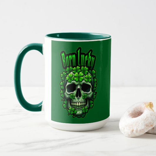 Born Lucky Skull St Patrick’s Day - caneca Mok (Met donut)