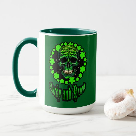 Born Lucky Skull St Patrick’s Day Shirt – caneca Mok (Met donut)