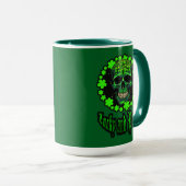 Born Lucky Skull St Patrick’s Day Shirt – caneca Mok (Voorkant rechts)