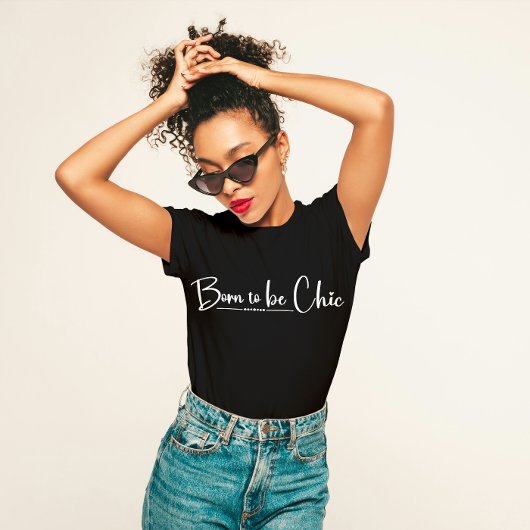 "Born to Be Chic" is een stijlvol T-shirt