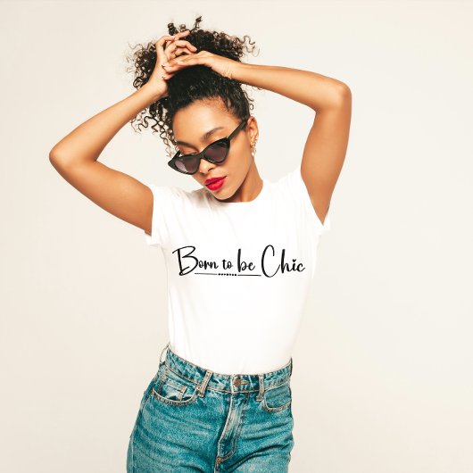 "Born to Be Chic" is een stijlvol T-shirt