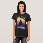 Born To Sail Forced To Work Sailing T-shirt (Voorkant volledig)