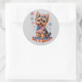 Born to Sparkle – Schattigee Patriottische Yorkie  Ronde Sticker (Tas)