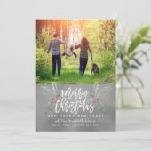 Borstel Script Christmas Hollies Photo Chalkboard Feestdagenkaart (Staand voorkant)