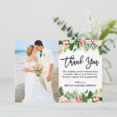 Borstel Script Tropische Bloemen Bruiloft Foto Bedankkaart (Staand voorkant)