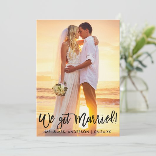 Borstel Script We Got Married Celebration Nodig Bl Aankondiging (Staand voorkant)