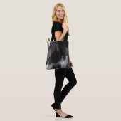 Borstelzwart en wit Abstracte achtergrond Tote Bag (Op model)