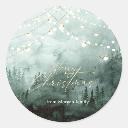 Bos, dennenbomen, slingerlichtjes groen ronde sticker (Voorkant)
