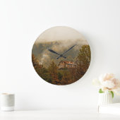 Bos houten huis: rustige scène grote klok (Huis)