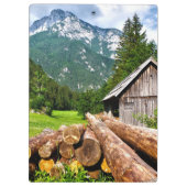 Bos op bergachtige Lumberjack Camp Klembord (Achterkant)