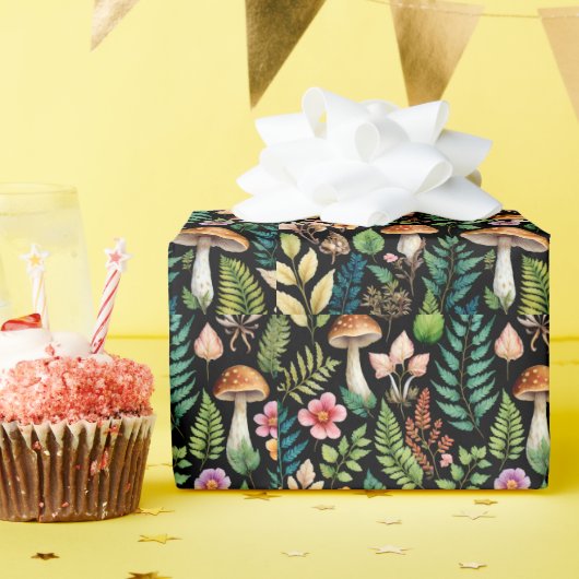 Bos Paddestoel Varen Patroon Zwarte Achtergrond Cadeaupapier (Verjaardagsfeest)