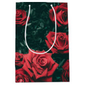 Bos rode rozen medium cadeauzakje (Voorkant)