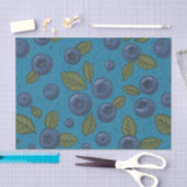 Bosbessen op blauw tissuepapier (Craft)