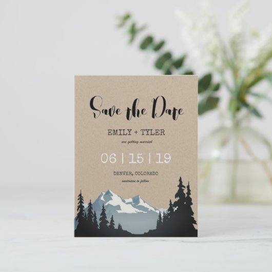 Bosbomen in bergbossen sparen de datum aankondigingskaart (Staand voorkant)