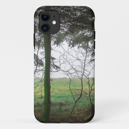 Bosbranden die het ontginnen in de mist overzien Case-Mate iPhone case (Achterkant)
