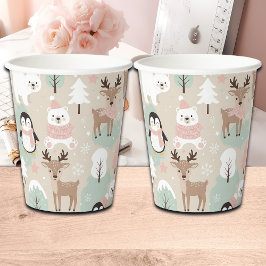 Bosdieren in een fantasievol woud in de winter papieren bekers