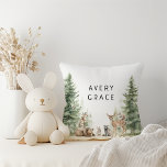Bosdieren met Baby-naam Kussen<br><div class="desc">Introductie van onze bosdieren met baby-naamwerpkussen - ideaal voor een leuk en grillig feest! Met een modern waterverf bosthema met schattige dieren zoals een vos, bruin beer, konijn en hert, is het geweldig voor een genderneutrale douche. Dit bohemien ontwerp zet een zoete en eenvoudige scène met zijn natuurlijke landschap van...</div>