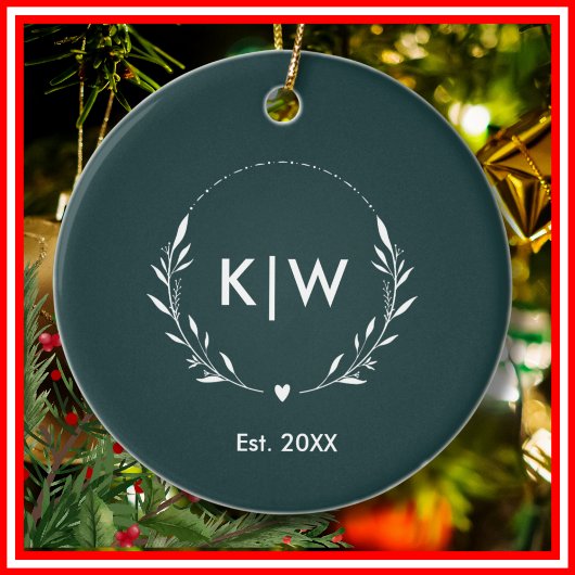 Bosgroen en Wit | Modern Monogram Initiaal Keramisch Ornament