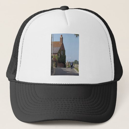 Bosham Village Trucker Pet (Voorkant)