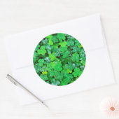 Bosklaver in de lente ronde sticker (Envelop)