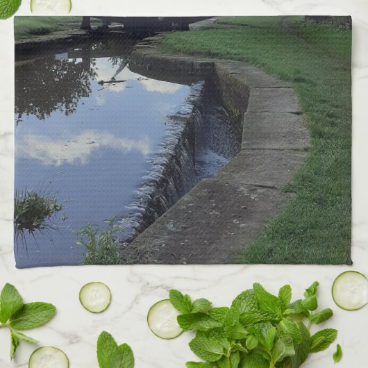 Bosley Canal Locks. Theedoek (Gevouwen)