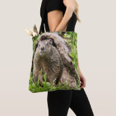 Bosmarmot in een holle boomstam tote bag (Dichtbij)
