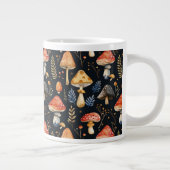 Bospaddenstoel en varen grote koffiekop (Rechts)