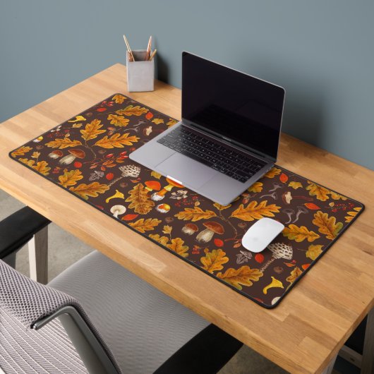 Bospaddenstoelen en herfstflora op bruin bureaumat (Kantoor 2)