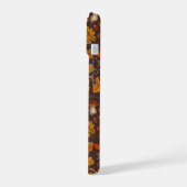 Bospaddenstoelen en herfstflora op bruin iPhone 15 case (Linkerkant)