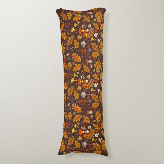 Bospaddenstoelen en herfstflora op bruin lichaamskussen (Voorkant Verticaal)