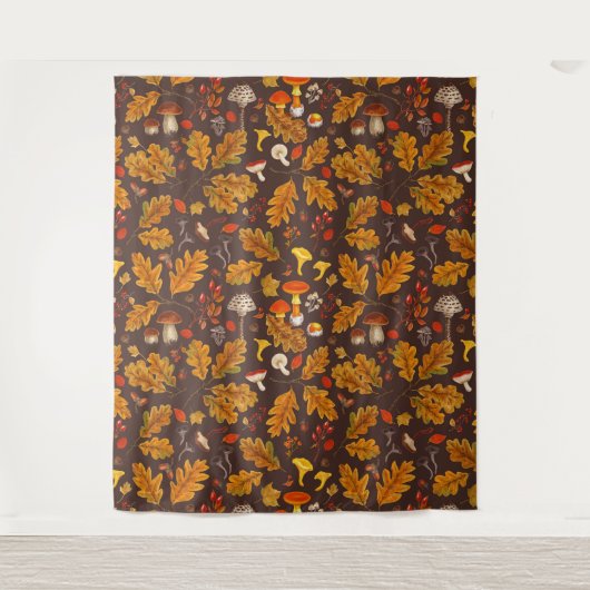 Bospaddenstoelen en herfstflora op bruin wandkleed (Voorkant)