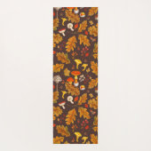 Bospaddenstoelen en herfstflora op bruin yogamat (Achterkant)