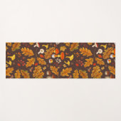 Bospaddenstoelen en herfstflora op bruin yogamat (Voorkant (horizontaal))