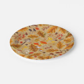 Bospaddenstoelen en herfstflora op oker papieren bordje (Gekanteld)