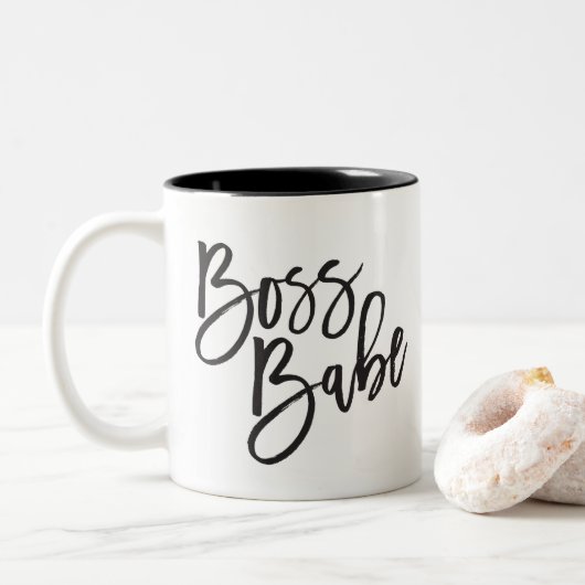 BOSS BABE black minimal script motivatie quote Tweekleurige Koffiemok (Met donut)