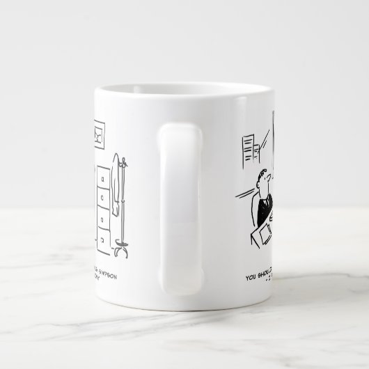 Boss Fires een Kantoor werknemer per e-mail Grote Koffiekop (Achterkant)