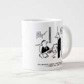 Boss Fires een Kantoor werknemer per e-mail Grote Koffiekop (Voorkant rechts)