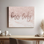 Boss Lady Roos Gold Marble Blush Pink Glitter Imitatie Canvas Print<br><div class="desc">Versterk uw ruimte met deze chique en glamoureuze canvasprint. Met de gewaagde uitdrukking "Boss Lady" in een stijlvol script, geaccentueerd door een luxe rozen gouden marmeren textuur en glinsterende blush roze glitter, is dit kunstwerk een statement piece voor de moderne vrouw. Perfect voor uw kantoor, slaapkamer of elke ruimte die...</div>