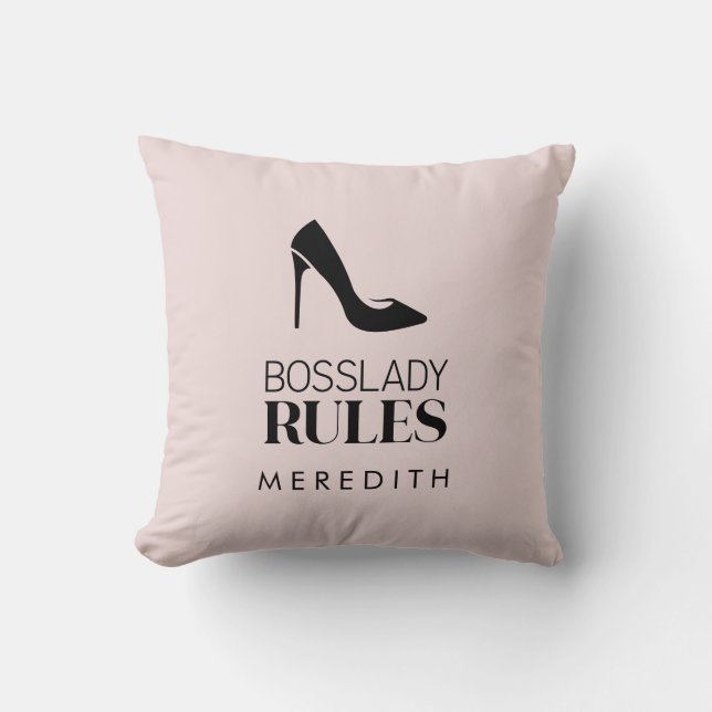 Boss Lady Rules Stiletto Logo Blush Kussen (Voorkant)