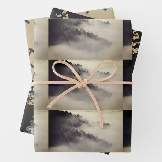 Bossen, assen, bergen, met zwarte en steenslag inpakpapier vel (In situ)