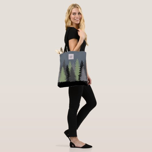 Bossen Bossen Pine Trees met Monogram Tote Bag (Op model)