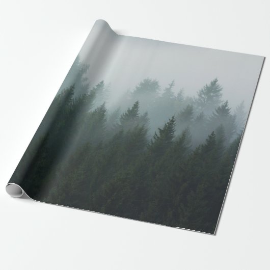 Bossen in de ochtend mist in de berg. Spruce Cadeaupapier (Uitgerold)